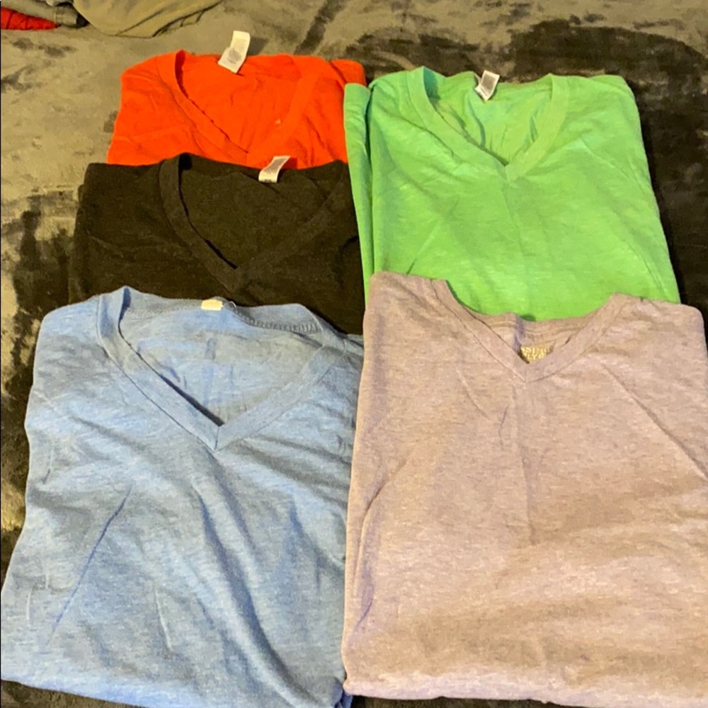 V neck t shirt lot - Medium